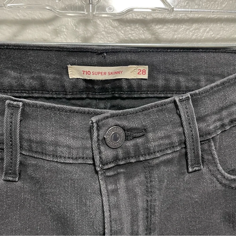 Levi's 720 Mid Rise Super Skinny Jeans in Black Size 28
